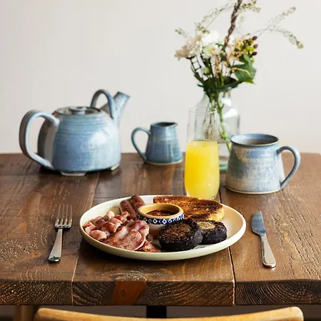 Barnahown, ميتشيل ستون